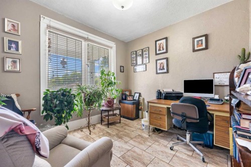 5100 3 Avenue, Chauvin, AB - Indoor Photo Showing Office