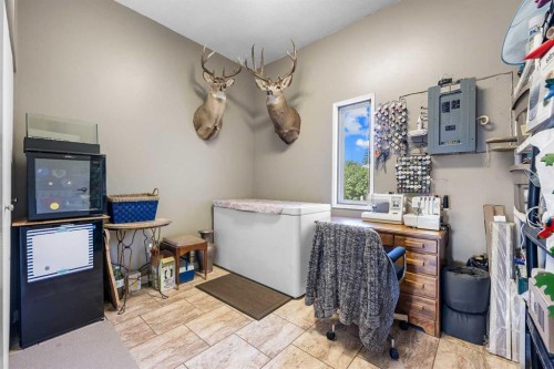 5100 3 Avenue, Chauvin, AB - Indoor