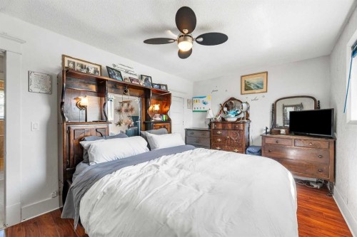 5100 3 Avenue, Chauvin, AB - Indoor Photo Showing Bedroom
