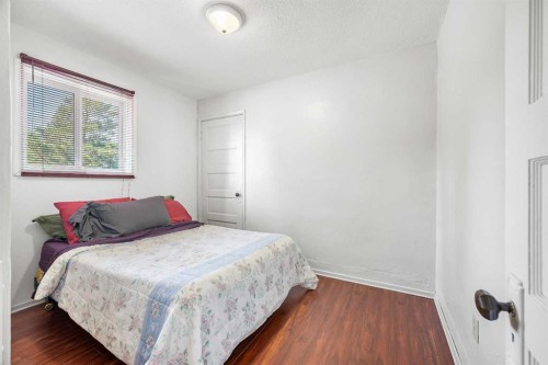 5100 3 Avenue, Chauvin, AB - Indoor Photo Showing Bedroom