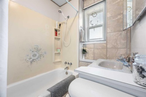 5100 3 Avenue, Chauvin, AB - Indoor Photo Showing Bathroom