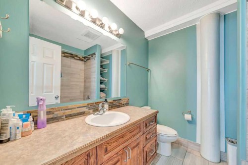 5015 47 Street, Lloydminster, AB - Indoor Photo Showing Bathroom