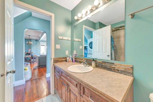 5015 47 Street, Lloydminster, AB - Indoor Photo Showing Bathroom