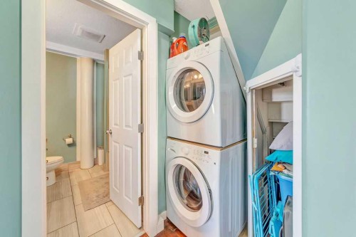 5015 47 Street, Lloydminster, AB - Indoor Photo Showing Laundry Room