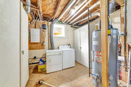 5015 47 Street, Lloydminster, AB - Indoor Photo Showing Laundry Room