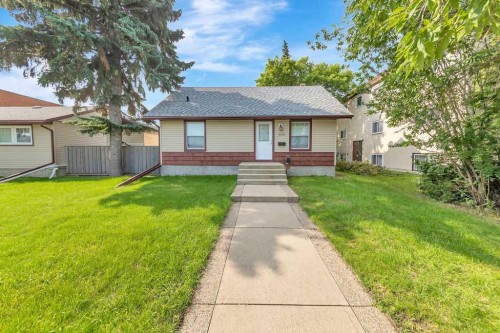 5015 47 Street, Lloydminster, AB - Outdoor