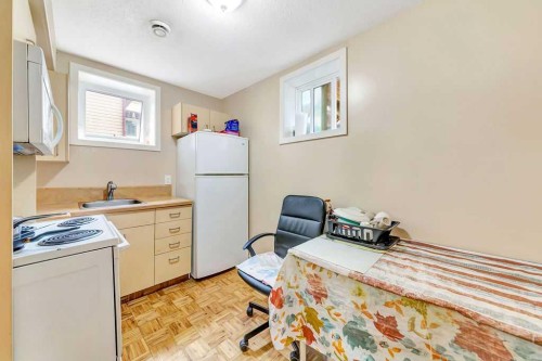 5015 47 Street, Lloydminster, AB - Indoor