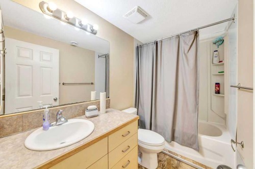 5015 47 Street, Lloydminster, AB - Indoor Photo Showing Bathroom