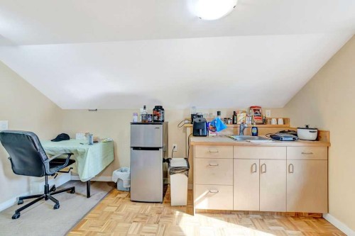 5015 47 Street, Lloydminster, AB - Indoor