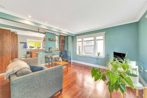 5015 47 Street, Lloydminster, AB - Indoor Photo Showing Living Room