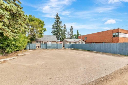 5015 47 Street, Lloydminster, AB - Outdoor