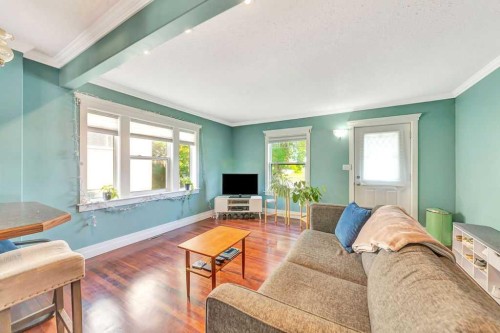 5015 47 Street, Lloydminster, AB - Indoor Photo Showing Living Room