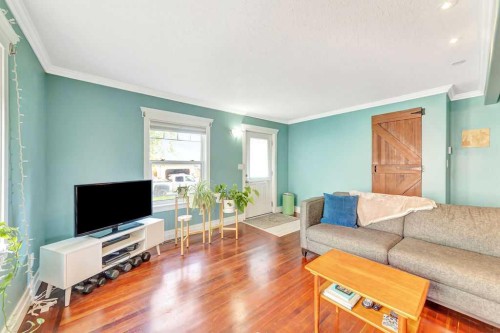 5015 47 Street, Lloydminster, AB - Indoor Photo Showing Living Room