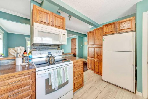 5015 47 Street, Lloydminster, AB - Indoor Photo Showing Kitchen