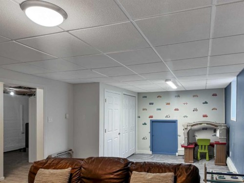 5514 48, Lloydminster, AB - Indoor