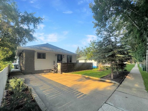5514 48, Lloydminster, AB - Outdoor