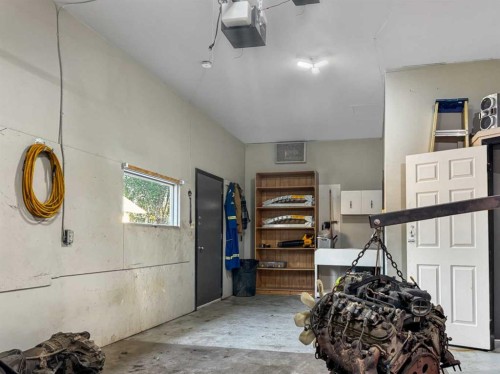 5514 48, Lloydminster, AB - Indoor