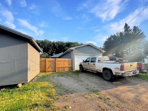 5514 48, Lloydminster, AB - Outdoor