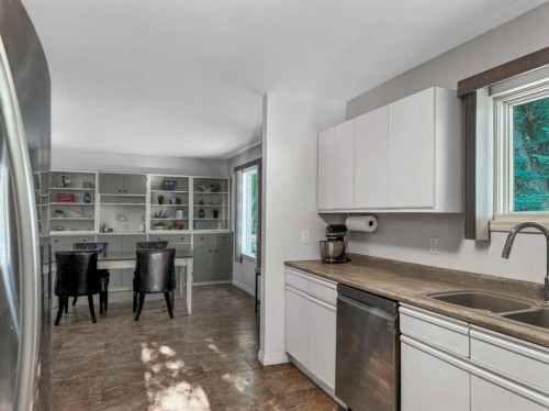 5514 48, Lloydminster, AB - Indoor Photo Showing Kitchen With Double Sink