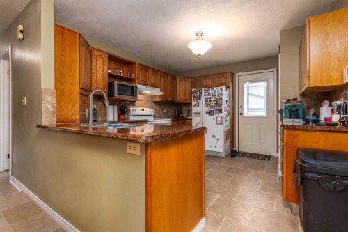 2604 57 A Avenue, Lloydminster, AB - Indoor Photo Showing Kitchen