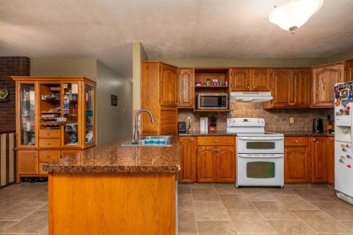2604 57 A Avenue, Lloydminster, AB - Indoor Photo Showing Kitchen