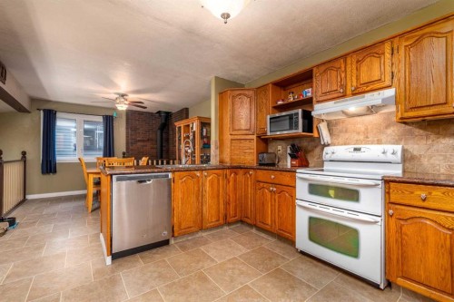 2604 57 A Avenue, Lloydminster, AB - Indoor Photo Showing Kitchen