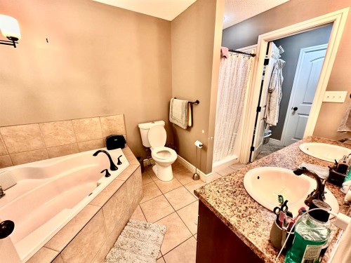 2826 12 Avenue, Wainwright, AB - Indoor Photo Showing Bathroom