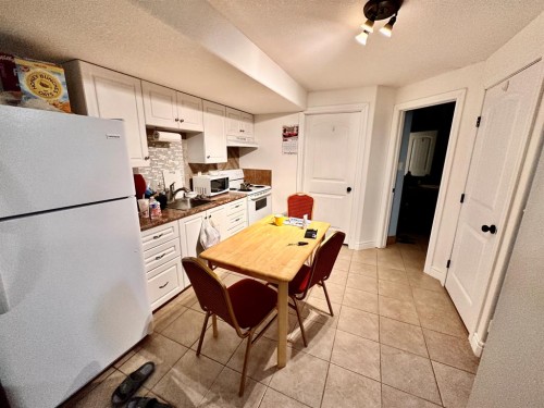 2826 12 Avenue, Wainwright, AB - Indoor Photo Showing Kitchen