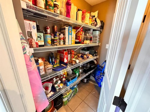 2826 12 Avenue, Wainwright, AB - Indoor With Storage