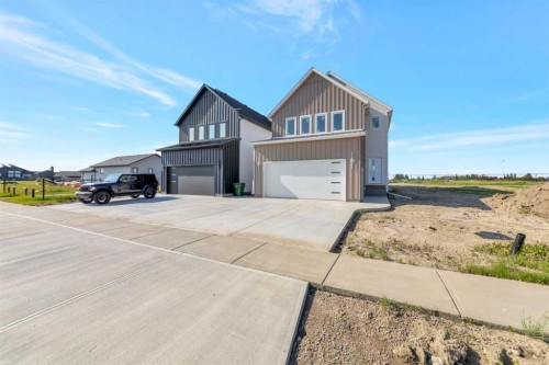 6906 35 Street, Lloydminster, AB - Outdoor