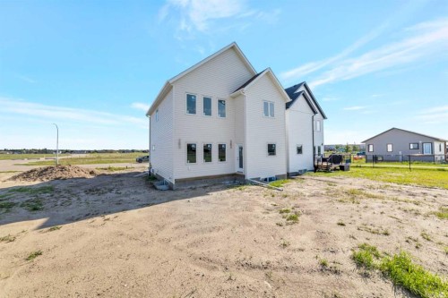 6906 35 Street, Lloydminster, AB - Outdoor