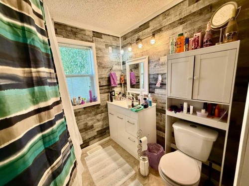 4024 51 Avenue, Provost, AB - Indoor Photo Showing Bathroom