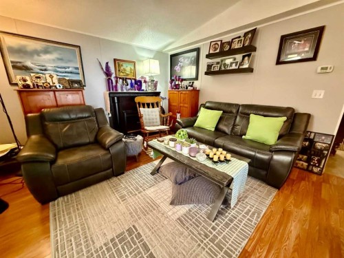4024 51 Avenue, Provost, AB - Indoor Photo Showing Living Room