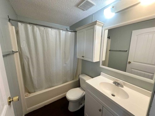 5001 51 Street, Clandonald, AB - Indoor Photo Showing Bathroom