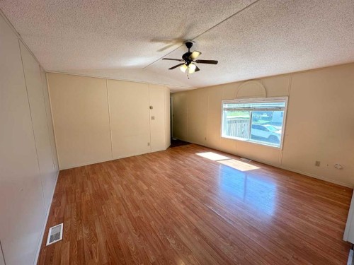 5001 51 Street, Clandonald, AB - Indoor Photo Showing Other Room