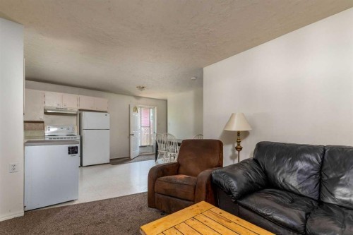 206 Main Street, Lashburn, SK - Indoor Photo Showing Living Room