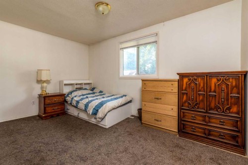 206 Main Street, Lashburn, SK - Indoor Photo Showing Bedroom