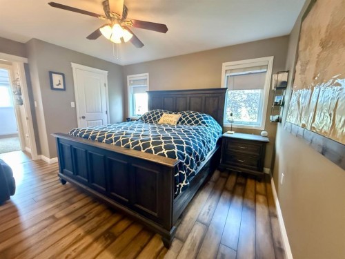 4905 5 Avenue, Chauvin, AB - Indoor Photo Showing Bedroom
