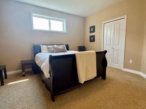 4905 5 Avenue, Chauvin, AB - Indoor Photo Showing Bedroom