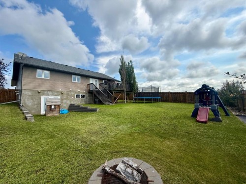 4905 5 Avenue, Chauvin, AB - Outdoor With Backyard