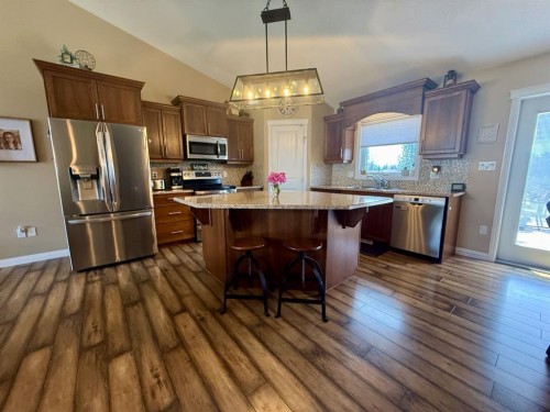 4905 5 Avenue, Chauvin, AB - Indoor Photo Showing Kitchen With Upgraded Kitchen