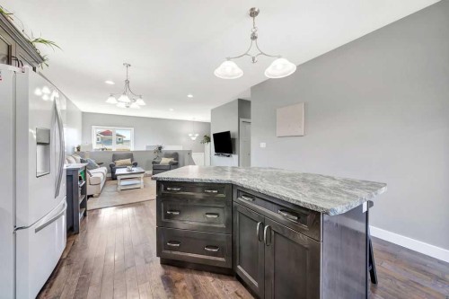 4206 40Th Street Close, Lloydminster, SK - Indoor Photo Showing Kitchen