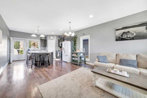 4206 40Th Street Close, Lloydminster, SK - Indoor Photo Showing Living Room