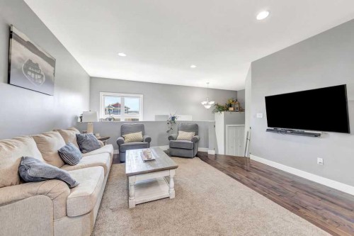 4206 40Th Street Close, Lloydminster, SK - Indoor Photo Showing Living Room