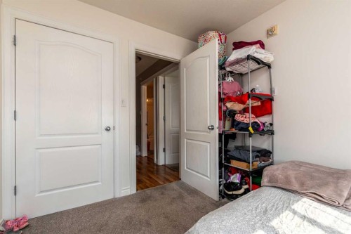 305-5101 18 Street, Lloydminster, AB - Indoor Photo Showing Bedroom