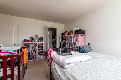 305-5101 18 Street, Lloydminster, AB - Indoor Photo Showing Bedroom