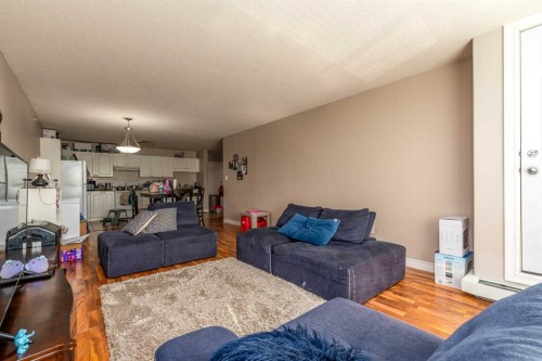305-5101 18 Street, Lloydminster, AB - Indoor Photo Showing Living Room