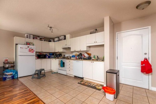 305-5101 18 Street, Lloydminster, AB - Indoor Photo Showing Kitchen