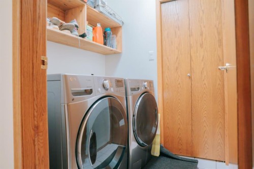 517 22 Street, Wainwright, AB - Indoor Photo Showing Laundry Room