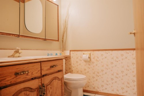 517 22 Street, Wainwright, AB - Indoor Photo Showing Bathroom